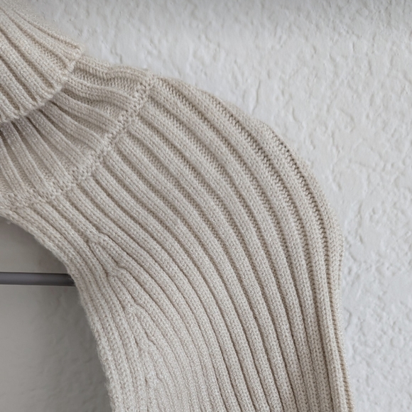 Zara ARM Warmer - Picture 14 of 16